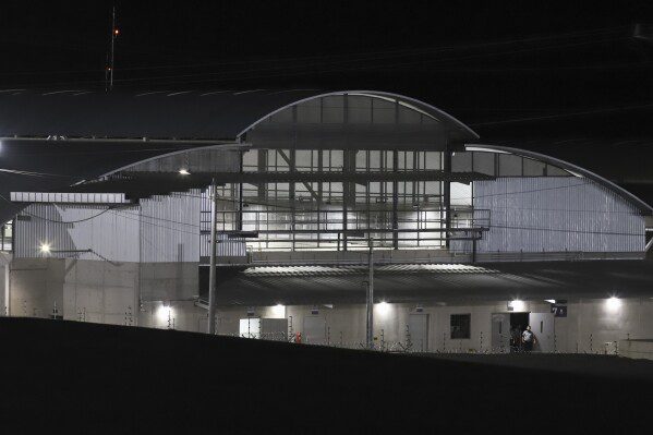 Il Centro di gabinetto del terrorismo, o Cecot, a Ticoloca, El Salvador, alla fine di febbraio 2023 (foto AP/Salvador Meendez, file)